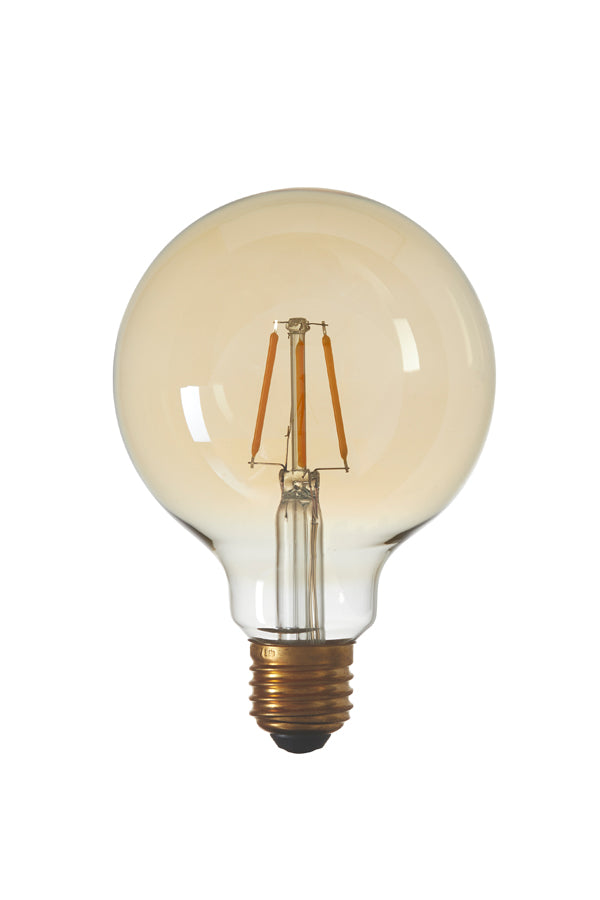 Dimbare ledlamp in een bolle vorm. De ideale lichtbron voor een hanglamp, tafellamp en wandlamp.