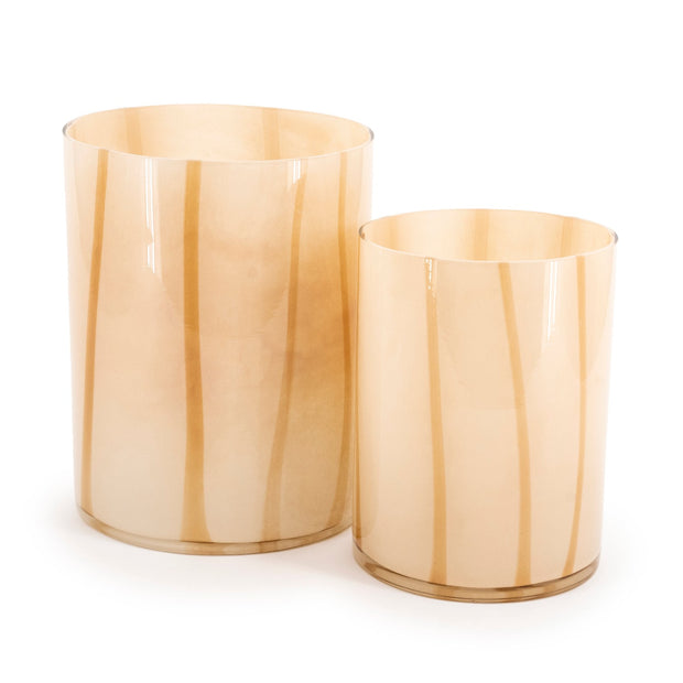 Beige windlicht met speelse lijnen in een iets donkere kleur voor een prachtig effect met kaarslicht in