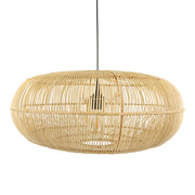 Lage ronde rotan hanglamp in een naturelle kleur perfect geschikt voor een lager plafond.