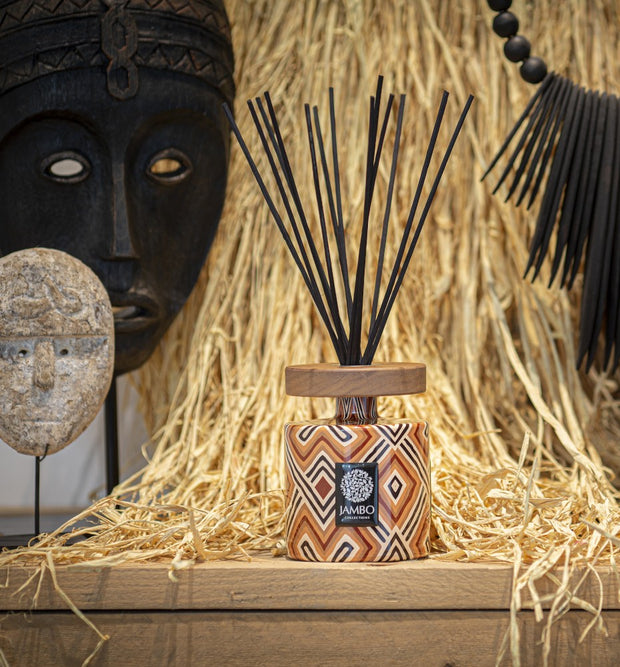 Geurstokken Masai Mara van Jambo Collection komt in een mooie pot van Italiaans design. 