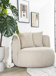 Ronde fauteuil beige met rugkussens van het merk Eleonora in boucléstof