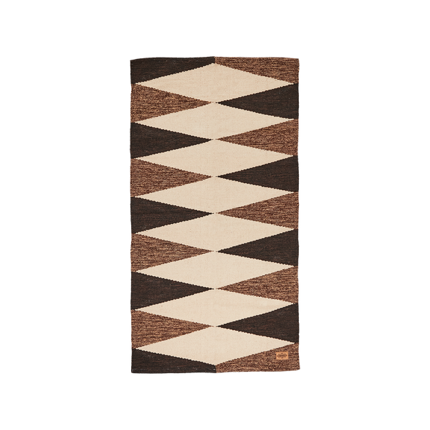 Etnisch tapijt met motieven en mooie aardetinten