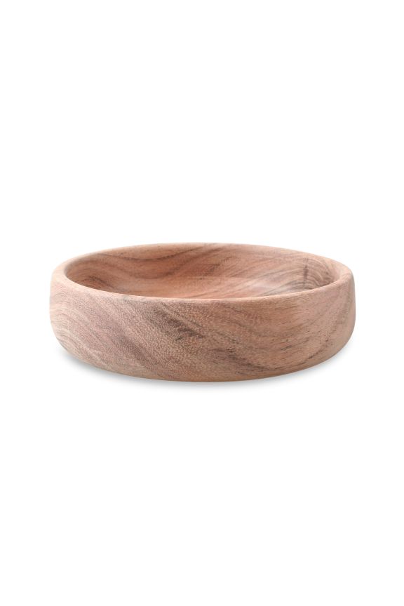 Een lage houten bowl in mooie naturelle kleur die ingeolied werd om voeding uit te eten.